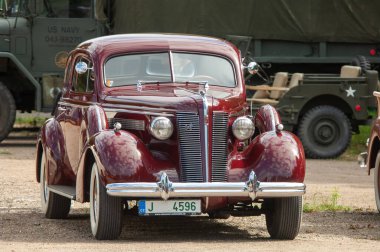 Eski Sovyet araba kırmızı