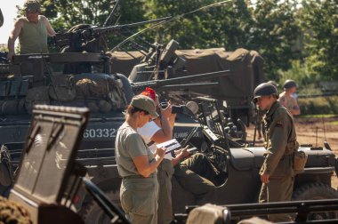 Şehirdeki askeri geçit töreni.