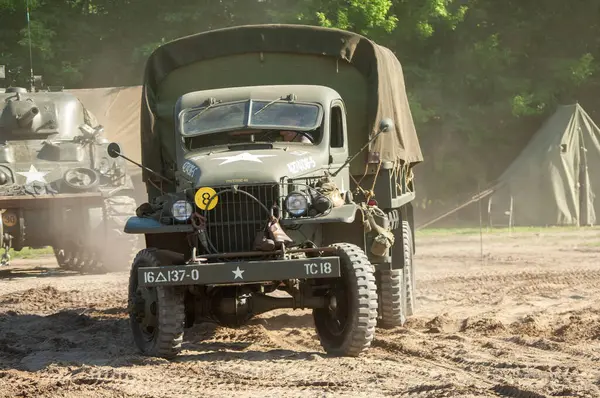 Ormandaki askeri araçlar