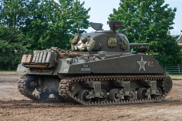 Немецкий танк на дороге