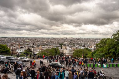 Paris, Fransa - Ekim 2 0221: Paris 'teki ünlü Eyfel Kulesi.