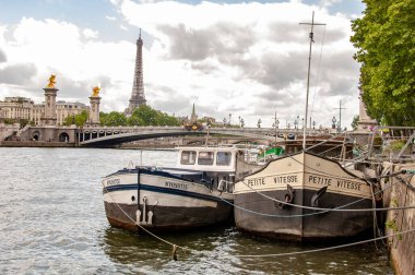 Paris 'teki Eyfel Kulesi