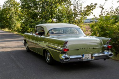 Klasik klasik araba.