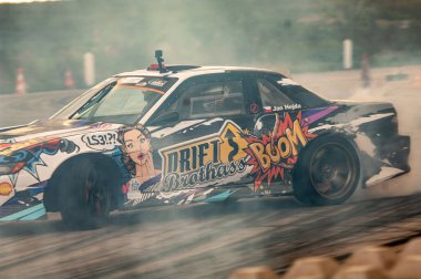 drift araba içinde hareket