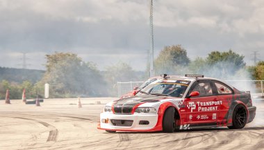 Sürüklenme yarışı yolda