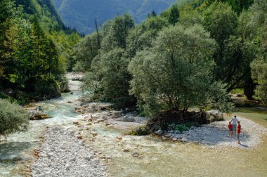 Slovenya Ulusal Parkları 'nda geziniyor.