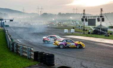 dumanlı araba yarışı