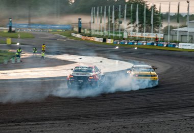 dumanlı araba yarışı