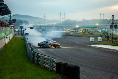 dumanlı araba yarışı