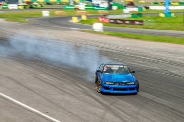 dumanlı araba yarışı