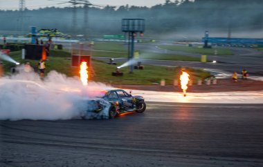 dumanlı araba yarışı