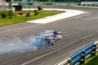 dumanlı araba yarışı