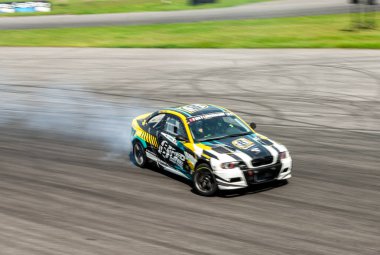 dumanlı araba yarışı