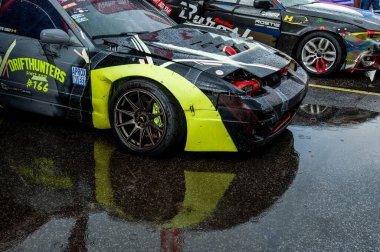 Pistte dumanlı araba yarışı