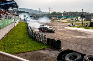 dumanlı araba yarışı