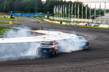 dumanlı araba yarışı