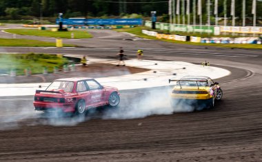 dumanlı araba yarışı