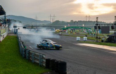 dumanlı araba yarışı