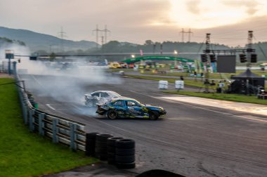 dumanlı araba yarışı