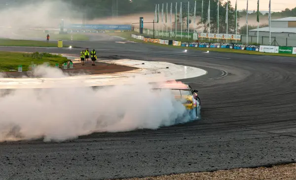 dumanlı araba yarışı