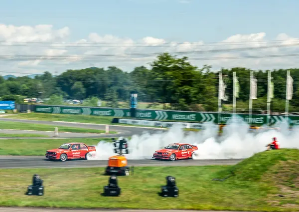 dumanlı araba yarışı