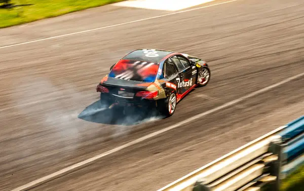 dumanlı araba yarışı