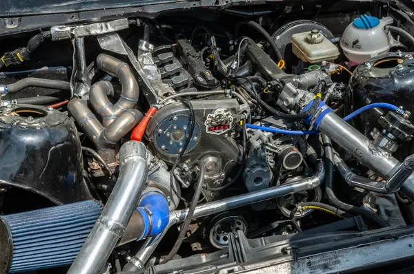 Pistte dumanlı araba yarışı