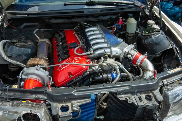 Pistte dumanlı araba yarışı