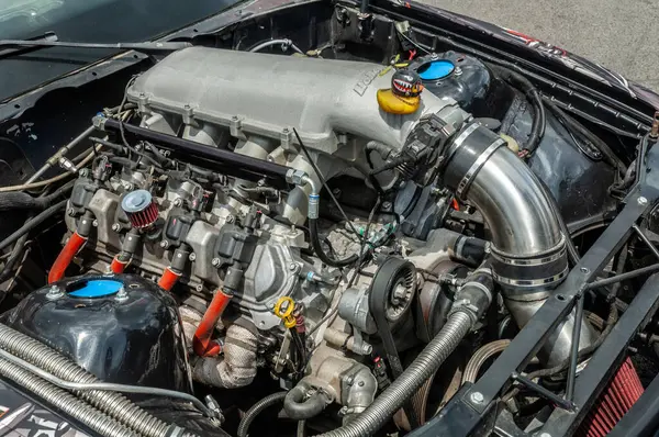 Pistte dumanlı araba yarışı