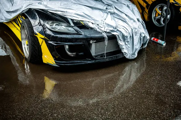 Pistte dumanlı araba yarışı