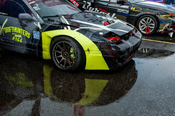 Pistte dumanlı araba yarışı