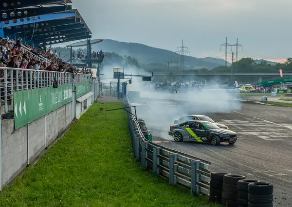 dumanlı araba yarışı