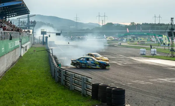 dumanlı araba yarışı