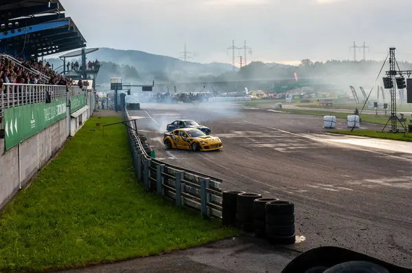 dumanlı araba yarışı