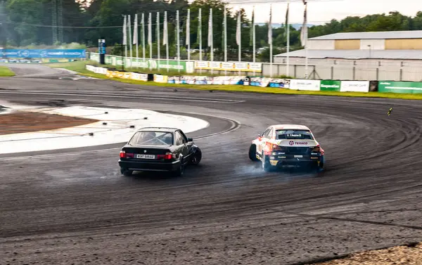 dumanlı araba yarışı