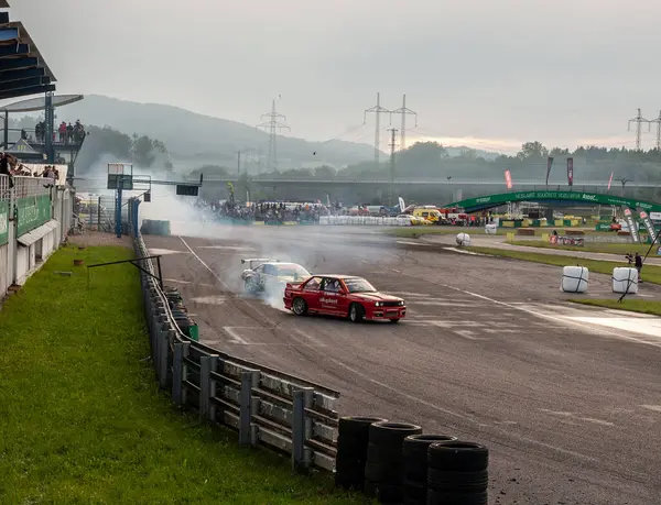 dumanlı araba yarışı