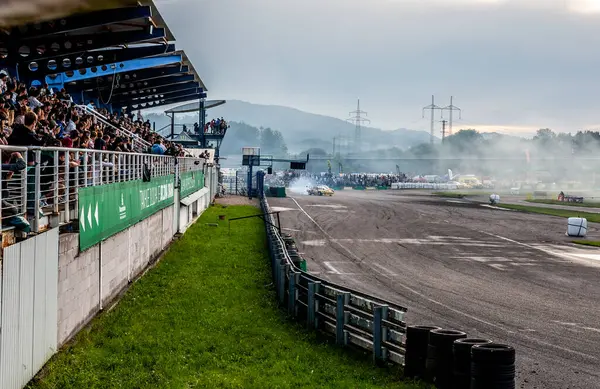 dumanlı araba yarışı