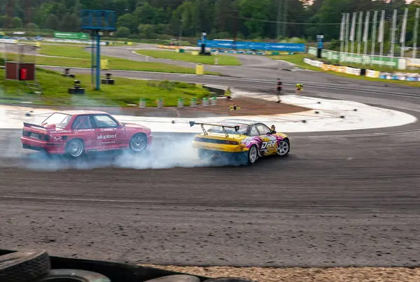 dumanlı araba yarışı