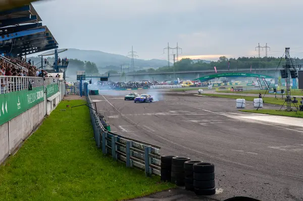 dumanlı araba yarışı