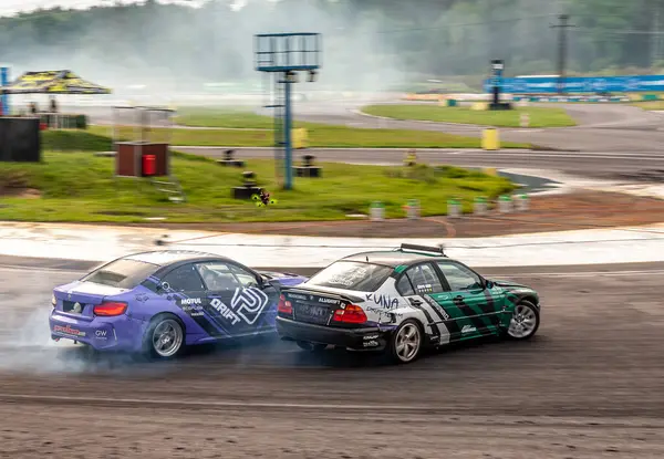 dumanlı araba yarışı