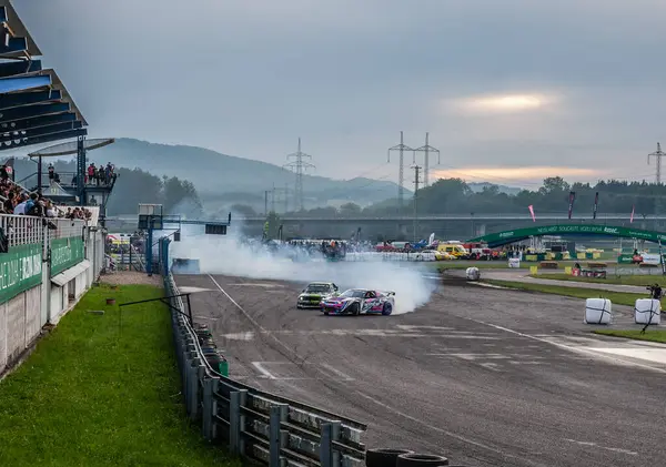 dumanlı araba yarışı