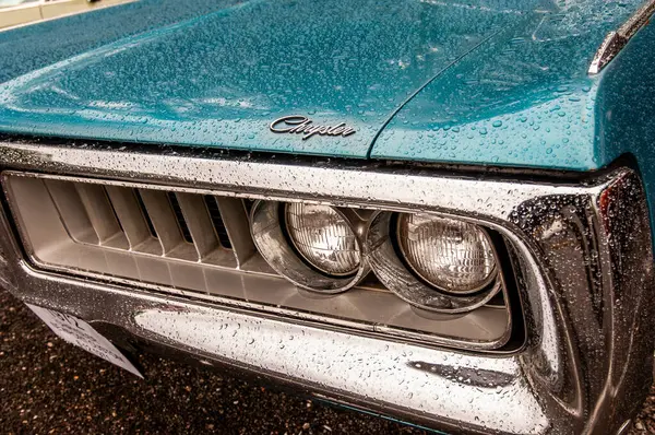 Eski model araba. Yakın çekim.