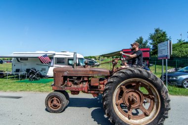 Festivalde klasik traktör.