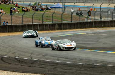 Klasik araba yarışı.