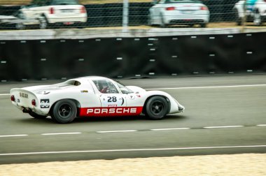 Klasik araba yarışı.