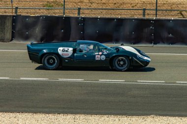 Klasik araba yarışı.