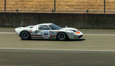 Klasik araba yarışı.