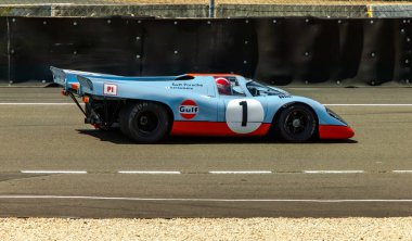 Klasik araba yarışı.