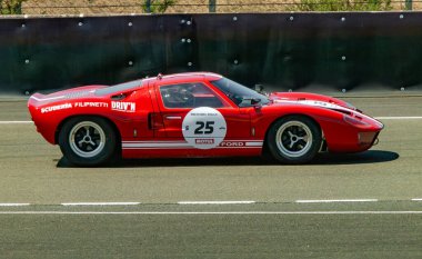 Klasik araba yarışı.