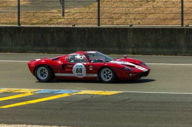 Klasik araba yarışı.